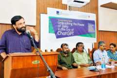 Public Lecture on Unleashing the Power of Data in the Era of ChatGP